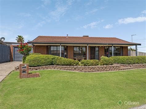 3 dior court cranbourne west vic|4 Dior Court, Cranbourne West VIC 3977 .